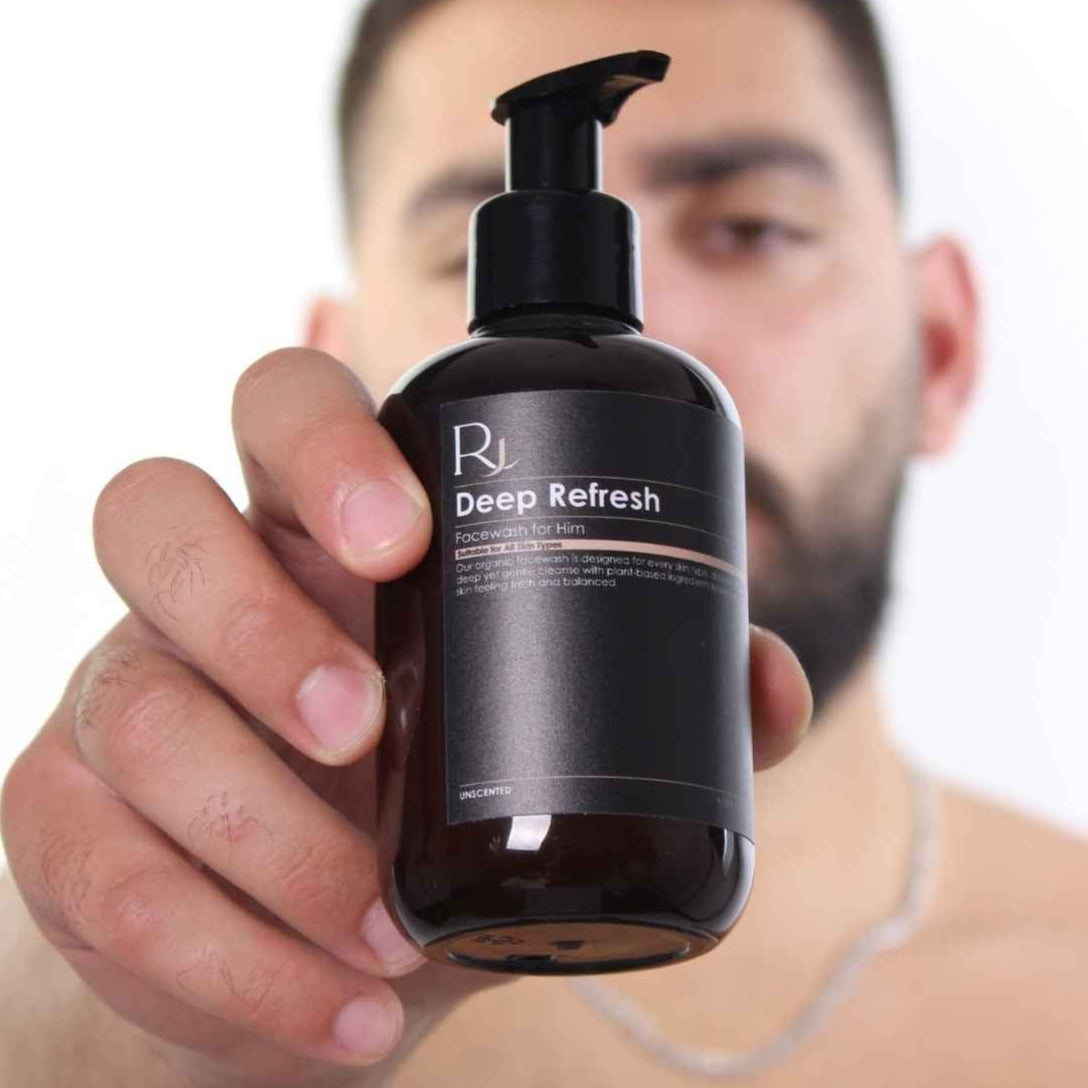 Model holding Raqiia Deep Refresh Facewash 3